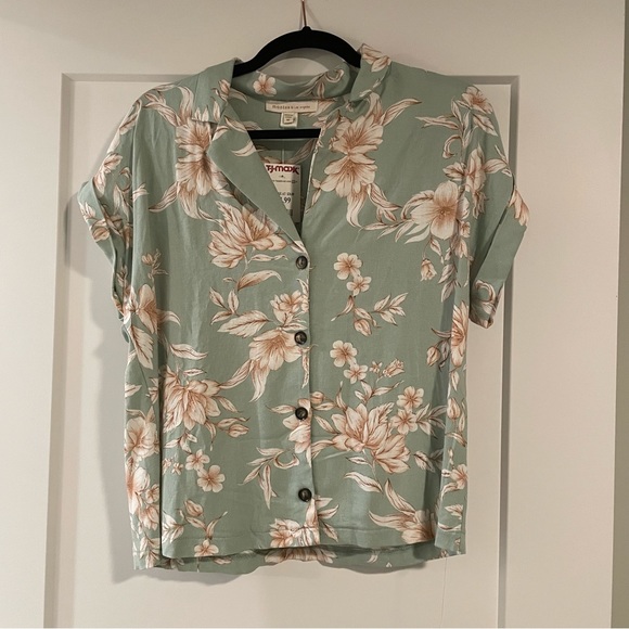 Tropical button up shirt - Picture 1 of 4